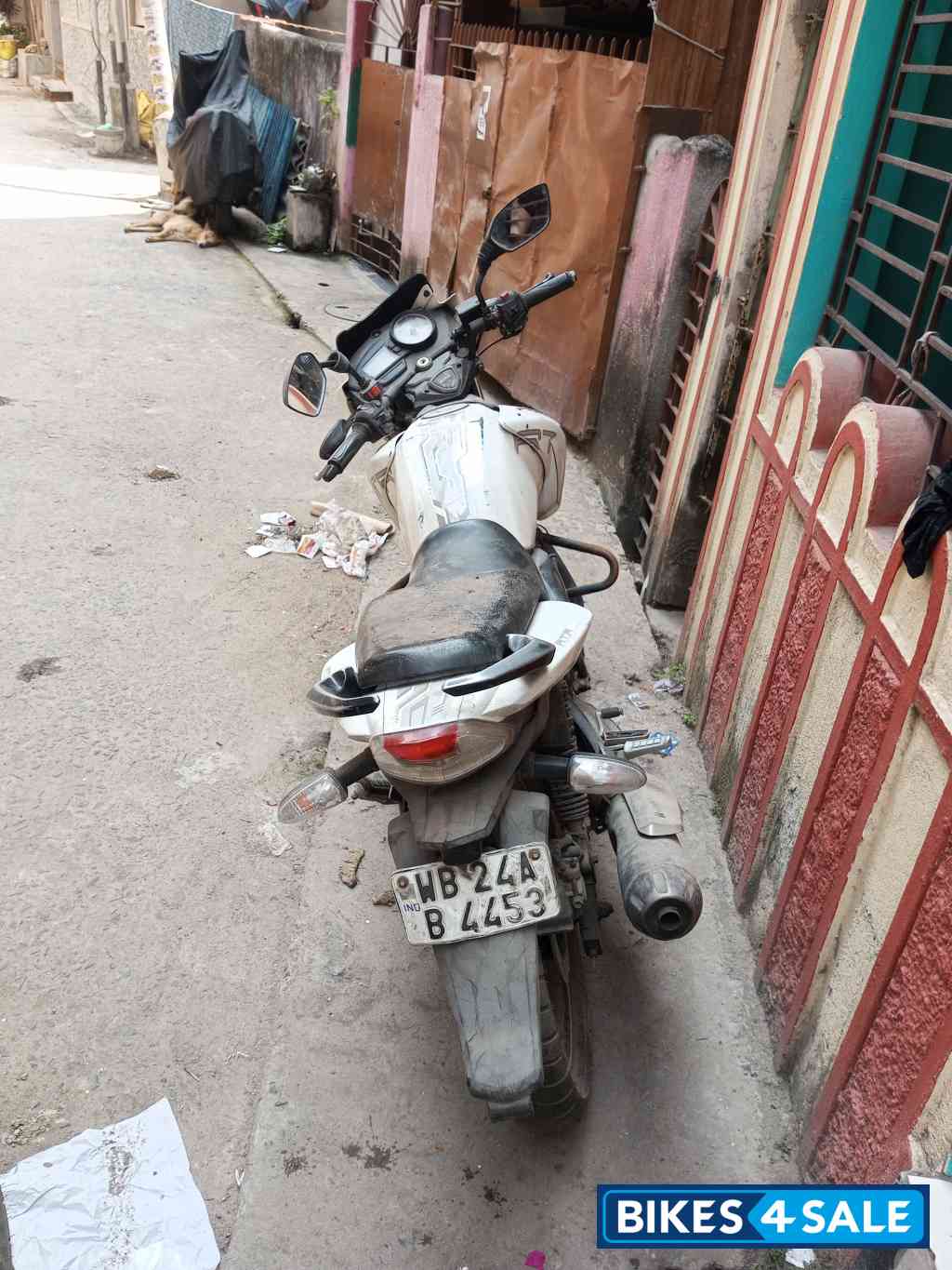 White TVS Apache RTR 180 ABS
