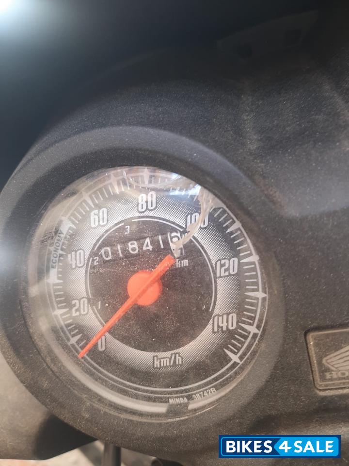 Black/red Honda Shine 100