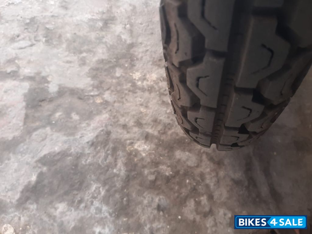 Black/red Honda Shine 100