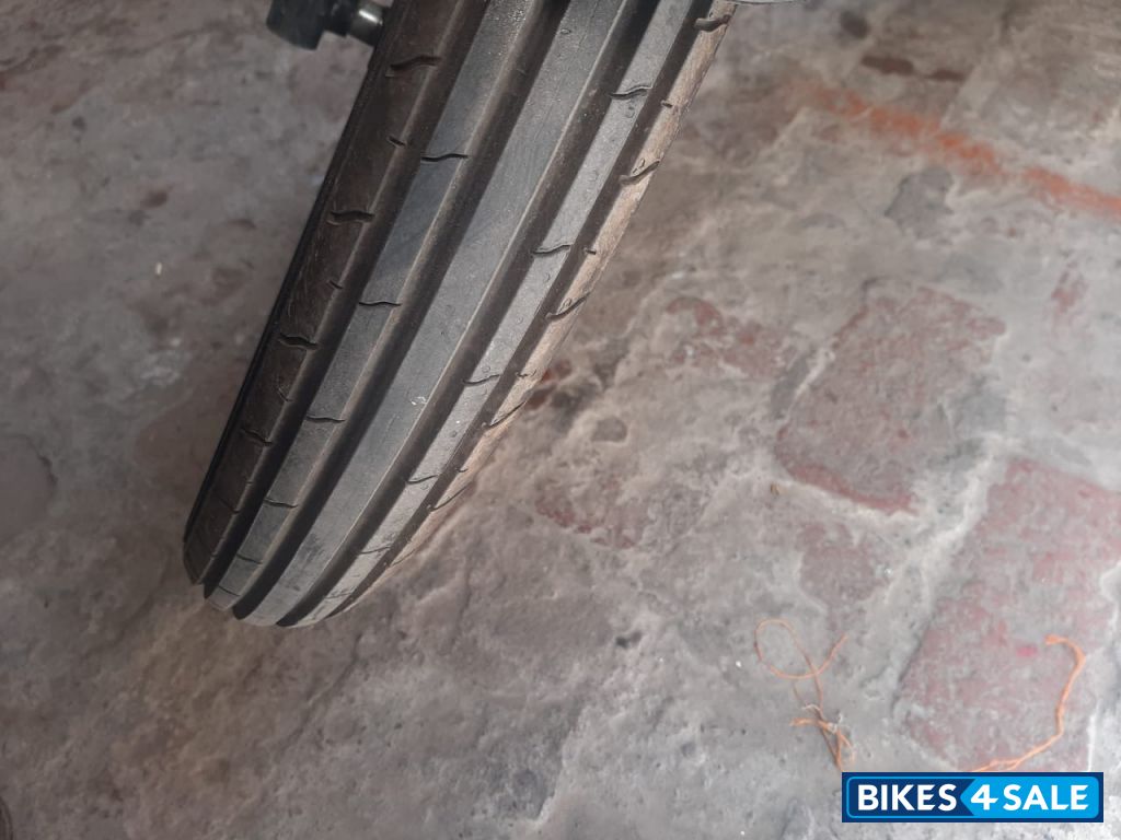 Black/red Honda Shine 100