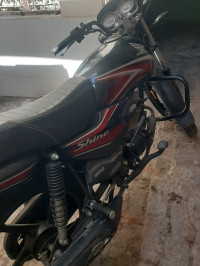 Black/red Honda Shine 100