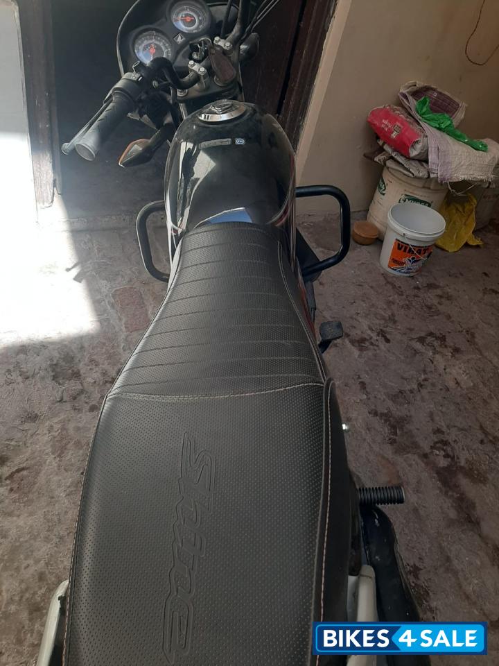 Black/red Honda Shine 100