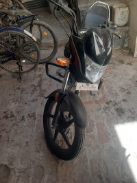 Black/red Honda Shine 100