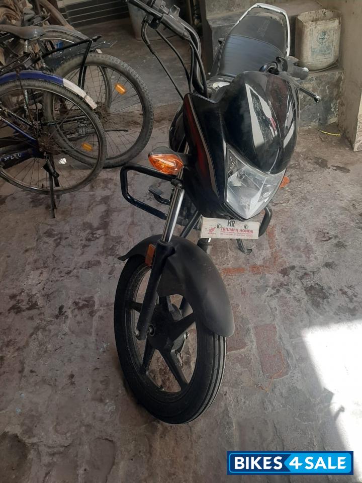 Black/red Honda Shine 100