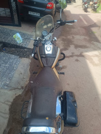 Golden Bajaj Avenger Cruise 220