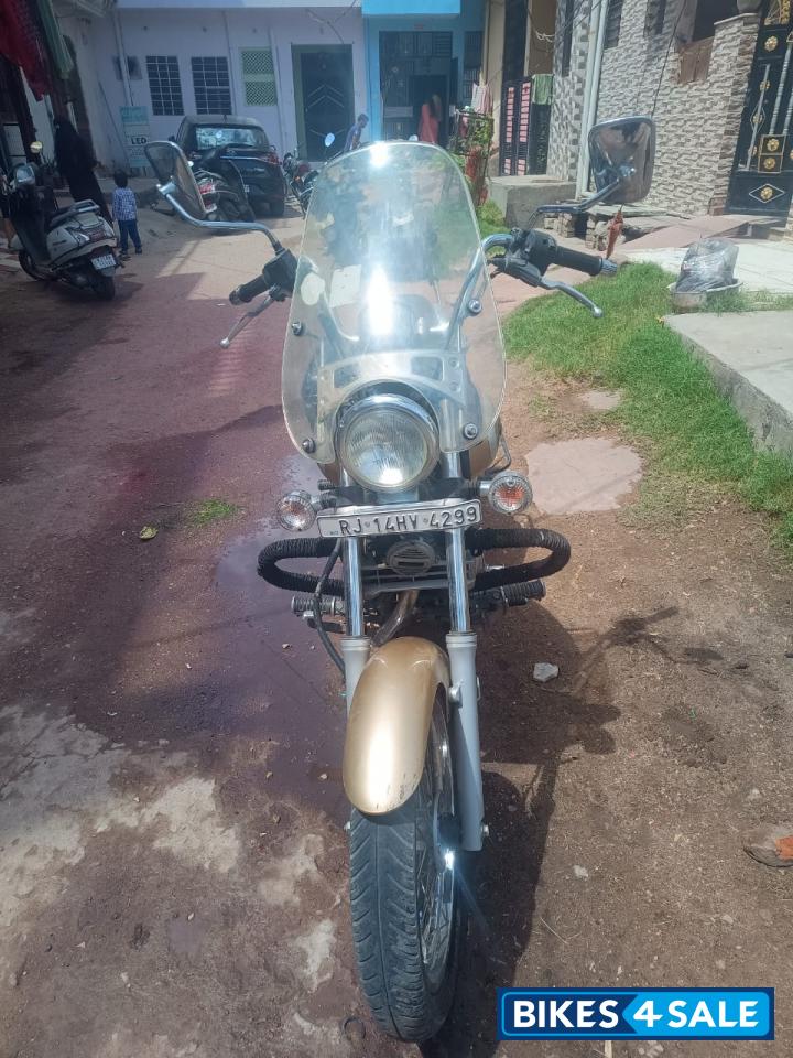 Golden Bajaj Avenger Cruise 220