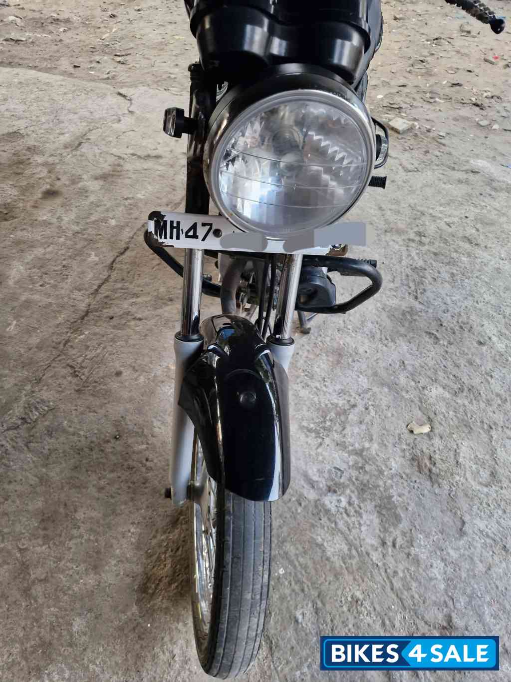 Black Bajaj CT 100 Black Bajaj CT 100