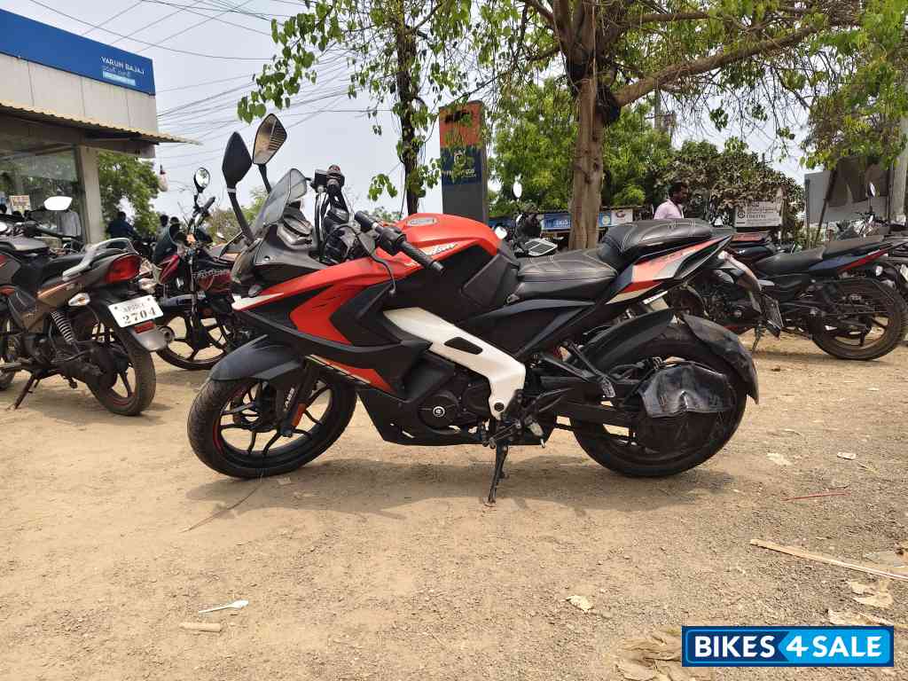 Bajaj Pulsar RS 200 ABS