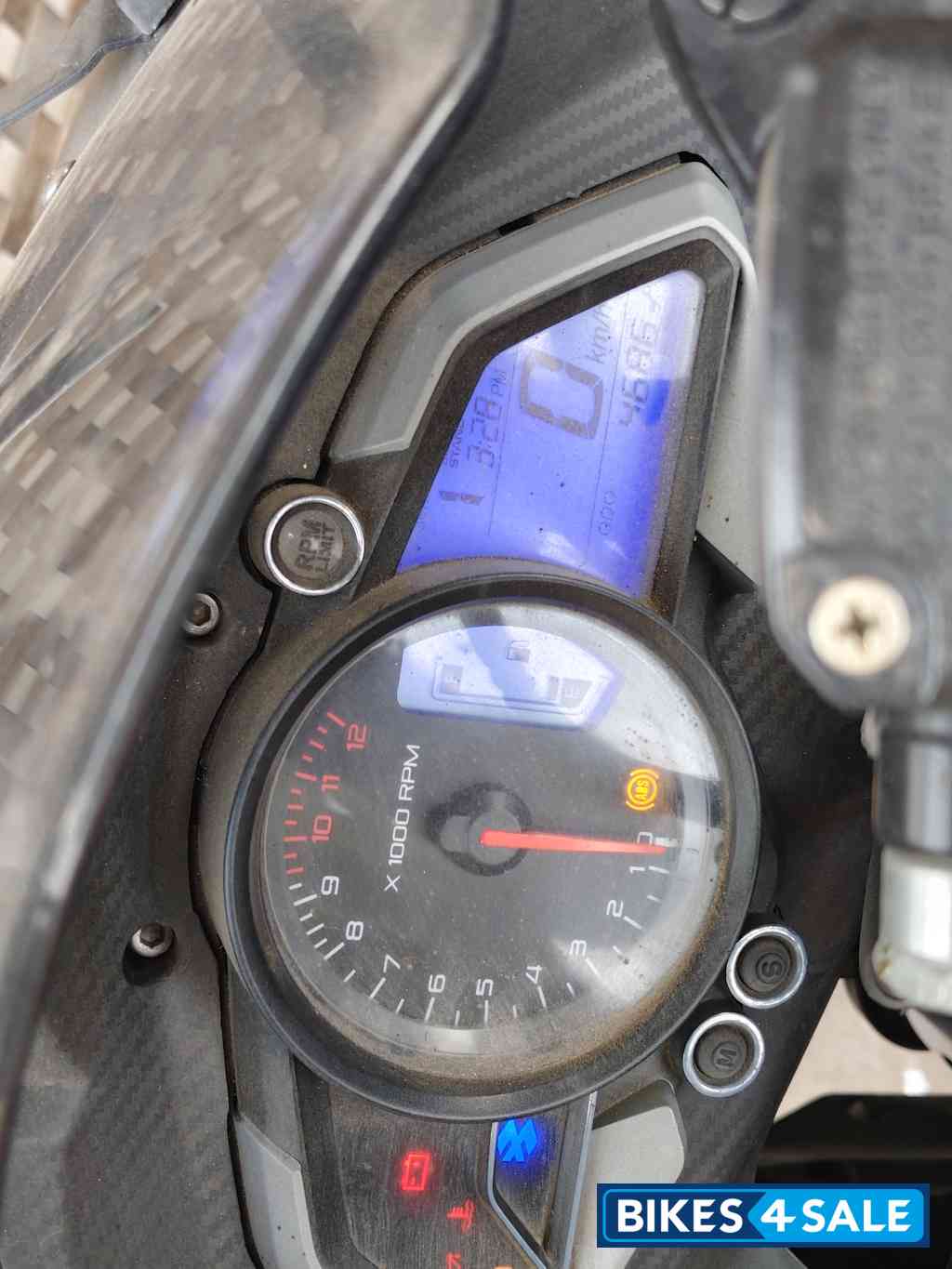 Bajaj Pulsar RS 200 ABS