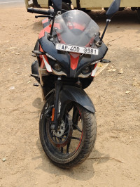 Bajaj Pulsar RS 200 ABS