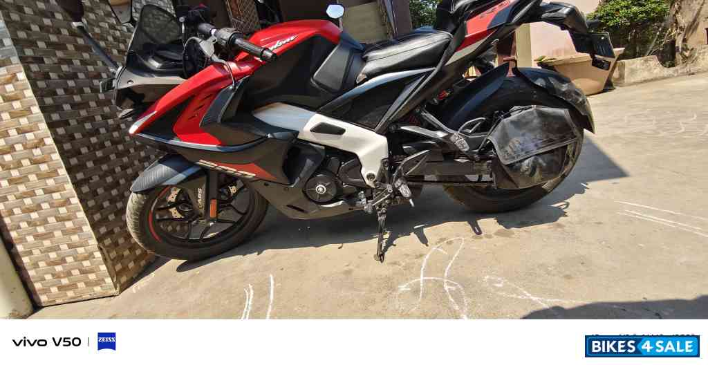 Bajaj Pulsar RS 200 ABS