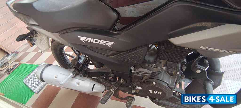 Black TVS Raider Single Seat
