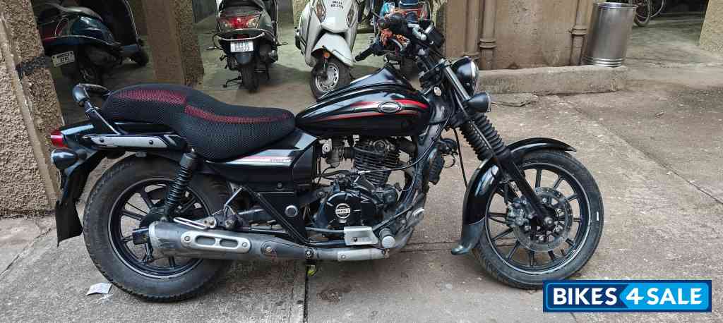 Black Bajaj Avenger 220 DTS-i Black Bajaj Avenger 220 DTS-i