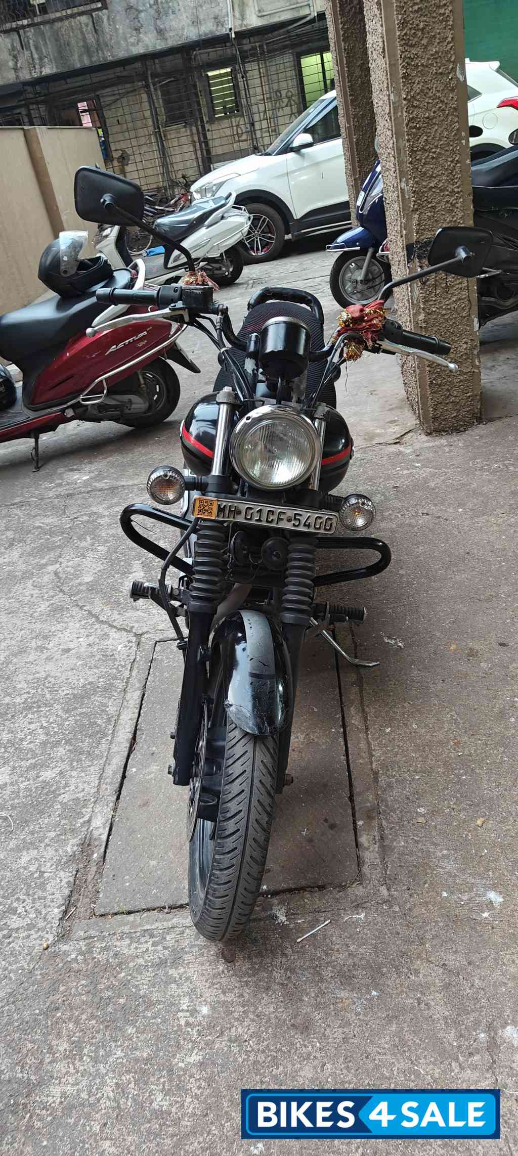Black Bajaj Avenger 220 DTS-i Black Bajaj Avenger 220 DTS-i