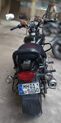 Black Bajaj Avenger 220 DTS-i