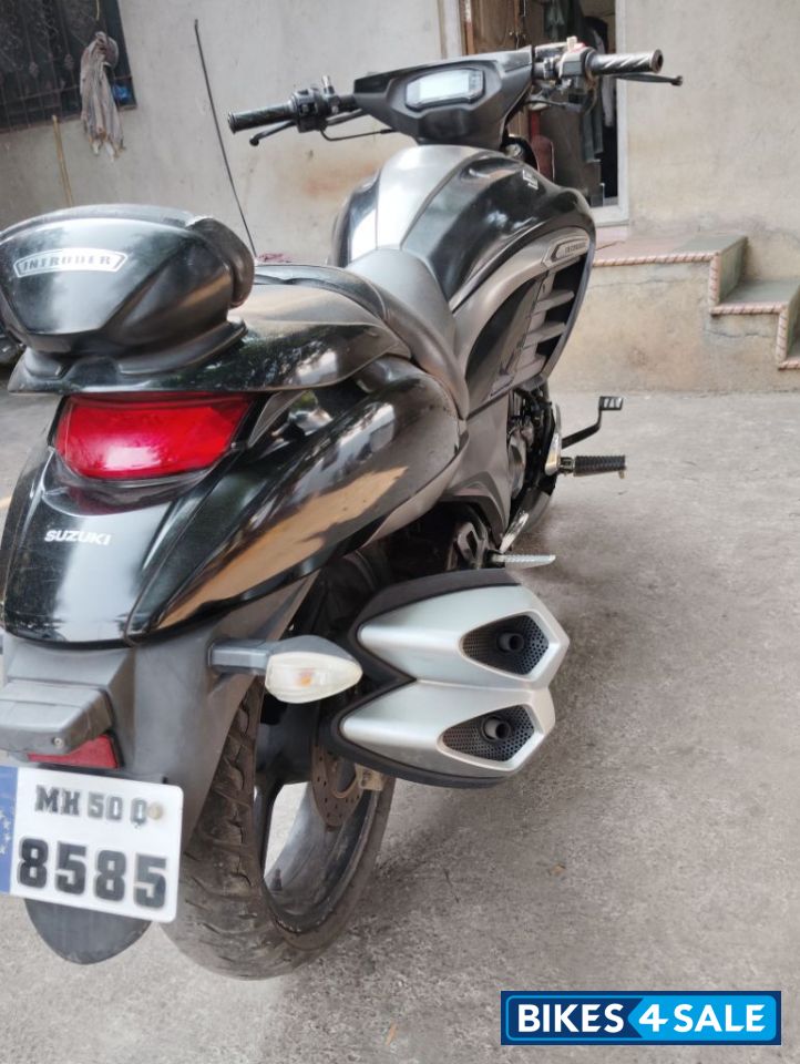 Black/matte Silver Suzuki Intruder 150