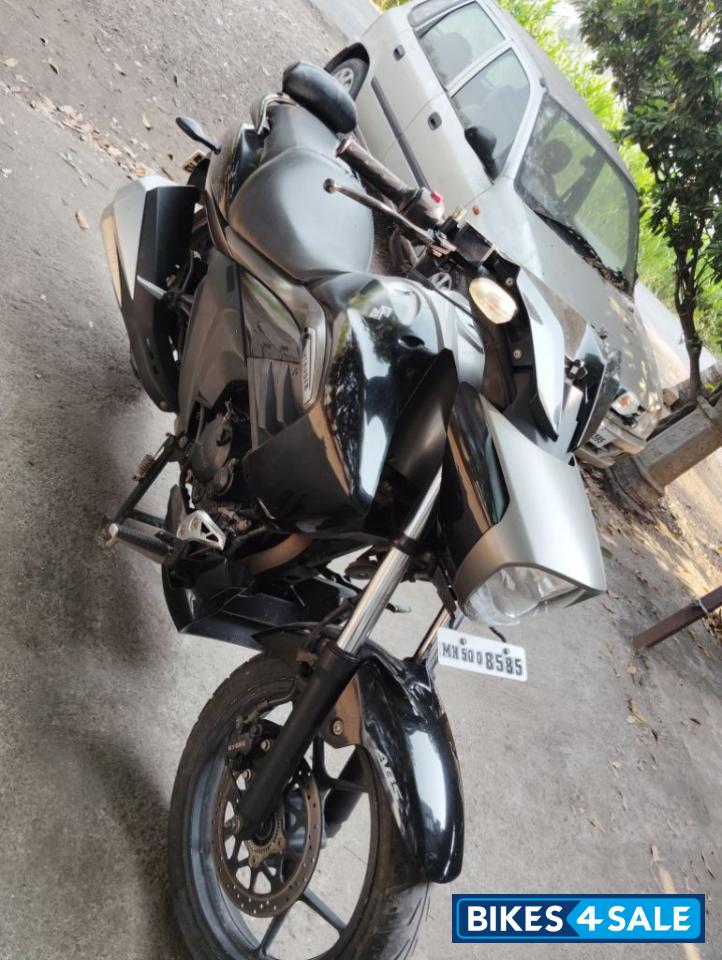 Black/matte Silver Suzuki Intruder 150