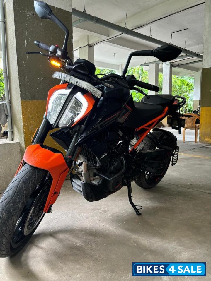 Ebony Black Me KTM Duke 250 2022