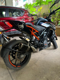 Ebony Black Me KTM Duke 250 2022