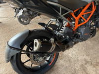 Black KTM Duke 250 2022