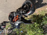 Black KTM Duke 250 2022