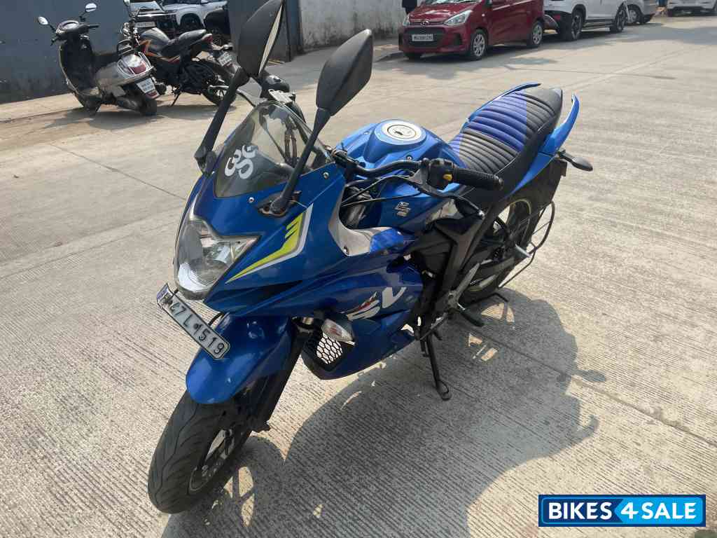 Blue Suzuki Gixxer SF