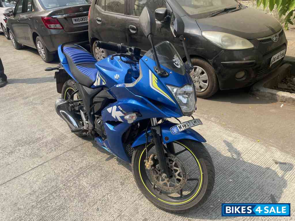 Blue Suzuki Gixxer SF