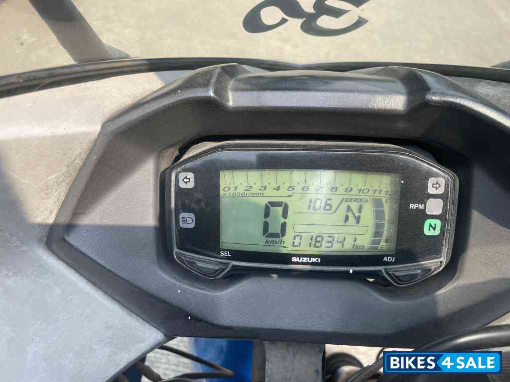 Blue Suzuki Gixxer SF