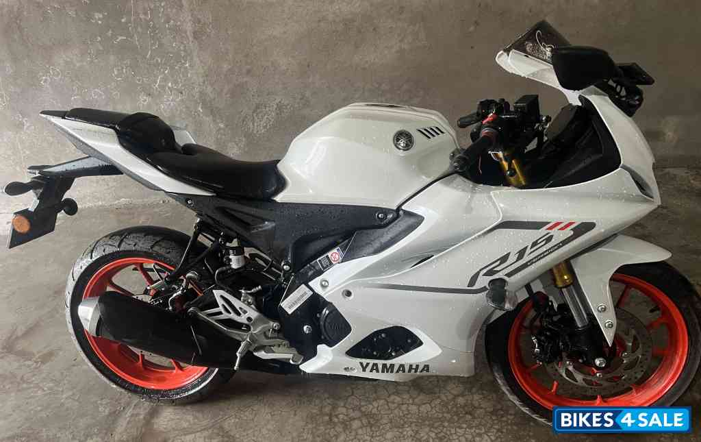 Yamaha R15 V4