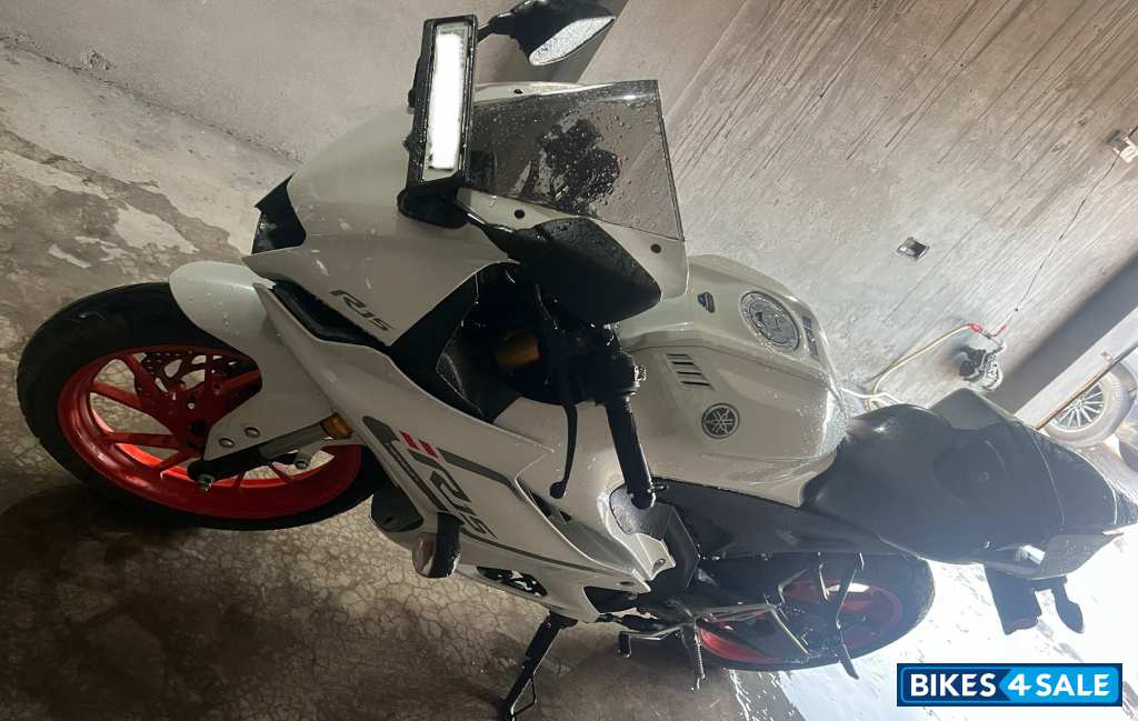 Yamaha R15 V4