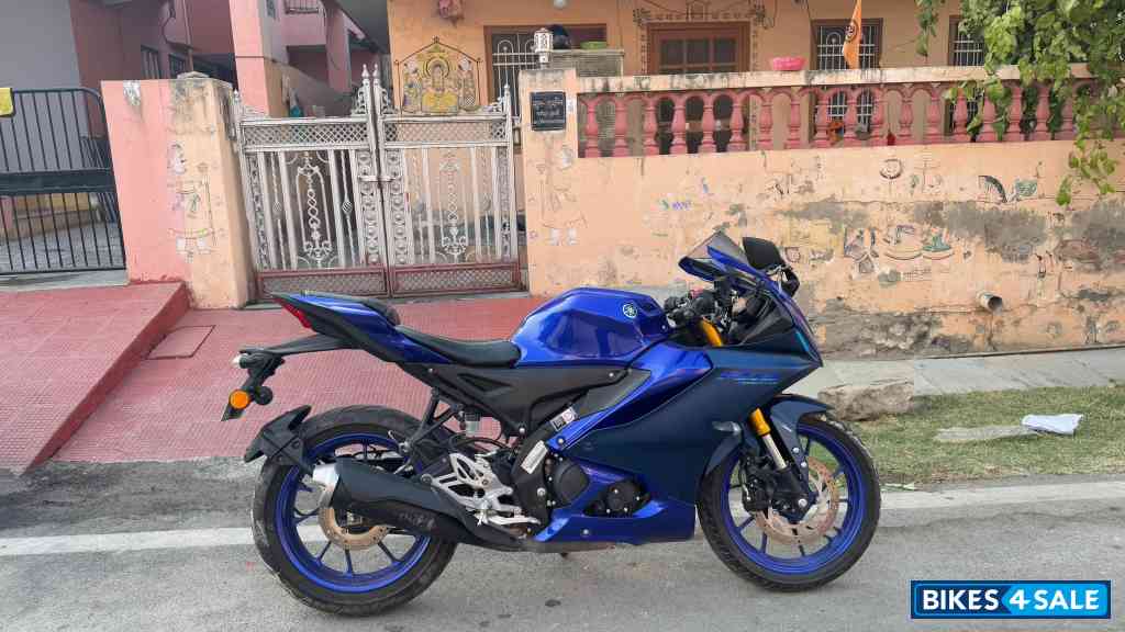 Blue Yamaha R15 V4