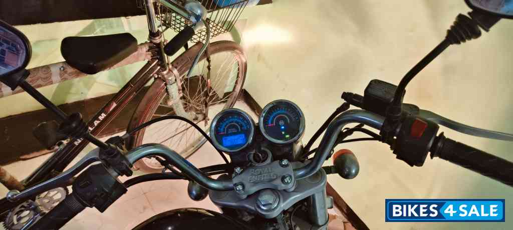 Black Royal Enfield Thunderbird 350