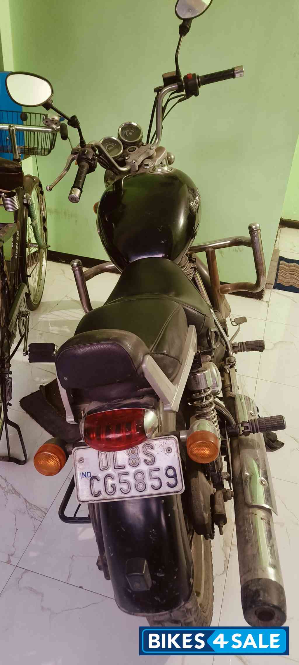 Black Royal Enfield Thunderbird 350