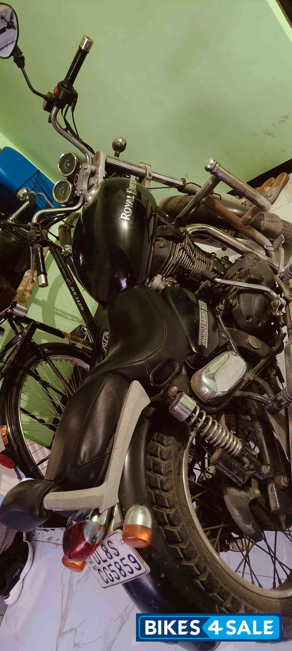 Black Royal Enfield Thunderbird 350