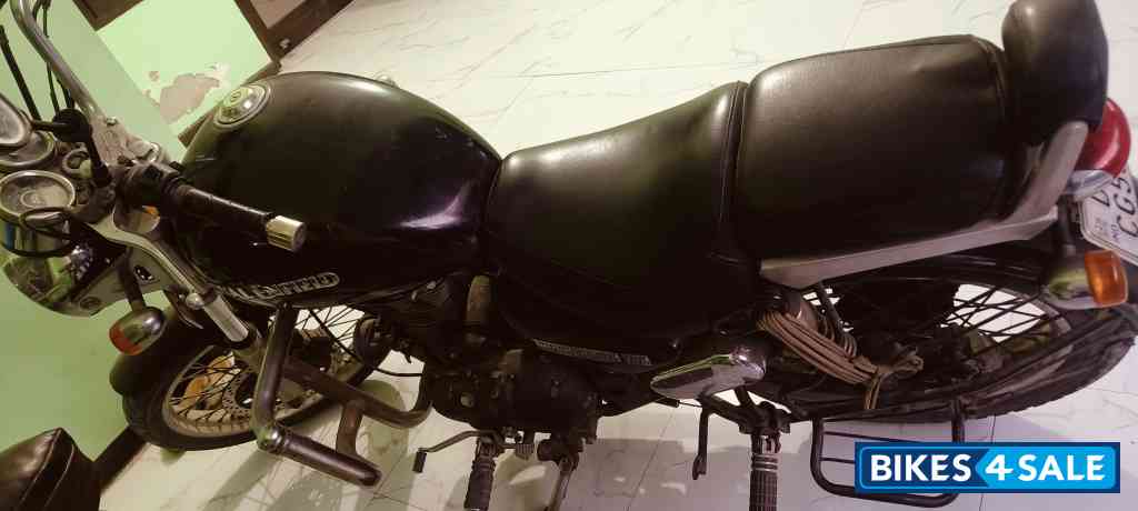 Black Royal Enfield Thunderbird 350