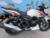 Pearl White TVS Apache RTR 160 4V