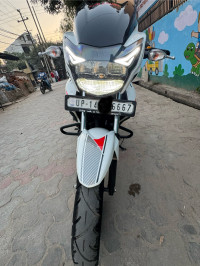 Pearl White TVS Apache RTR 160 4V