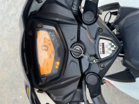 Pearl White TVS Apache RTR 160 4V