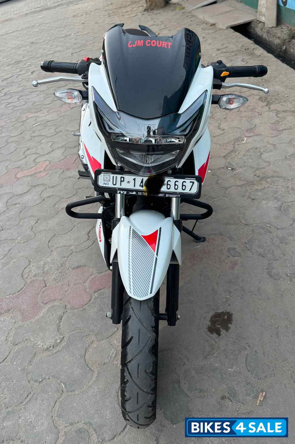 Pearl White TVS Apache RTR 160 4V