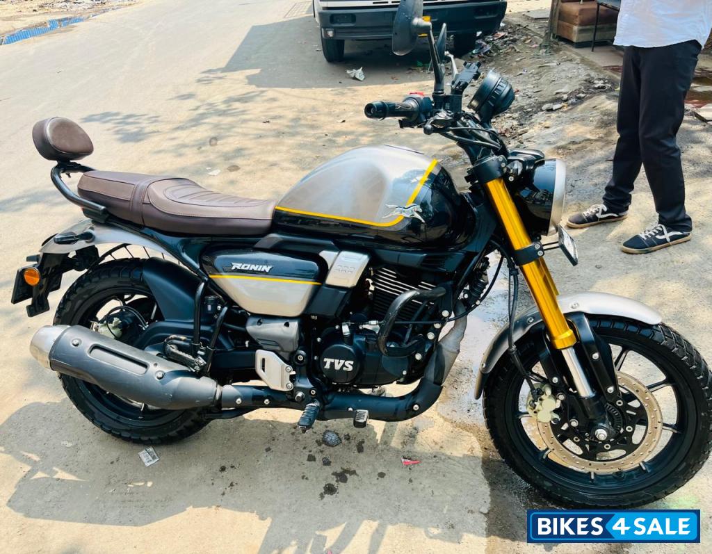TVS Ronin TD