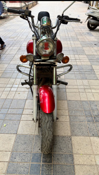 Red Bajaj Avenger Cruise 220