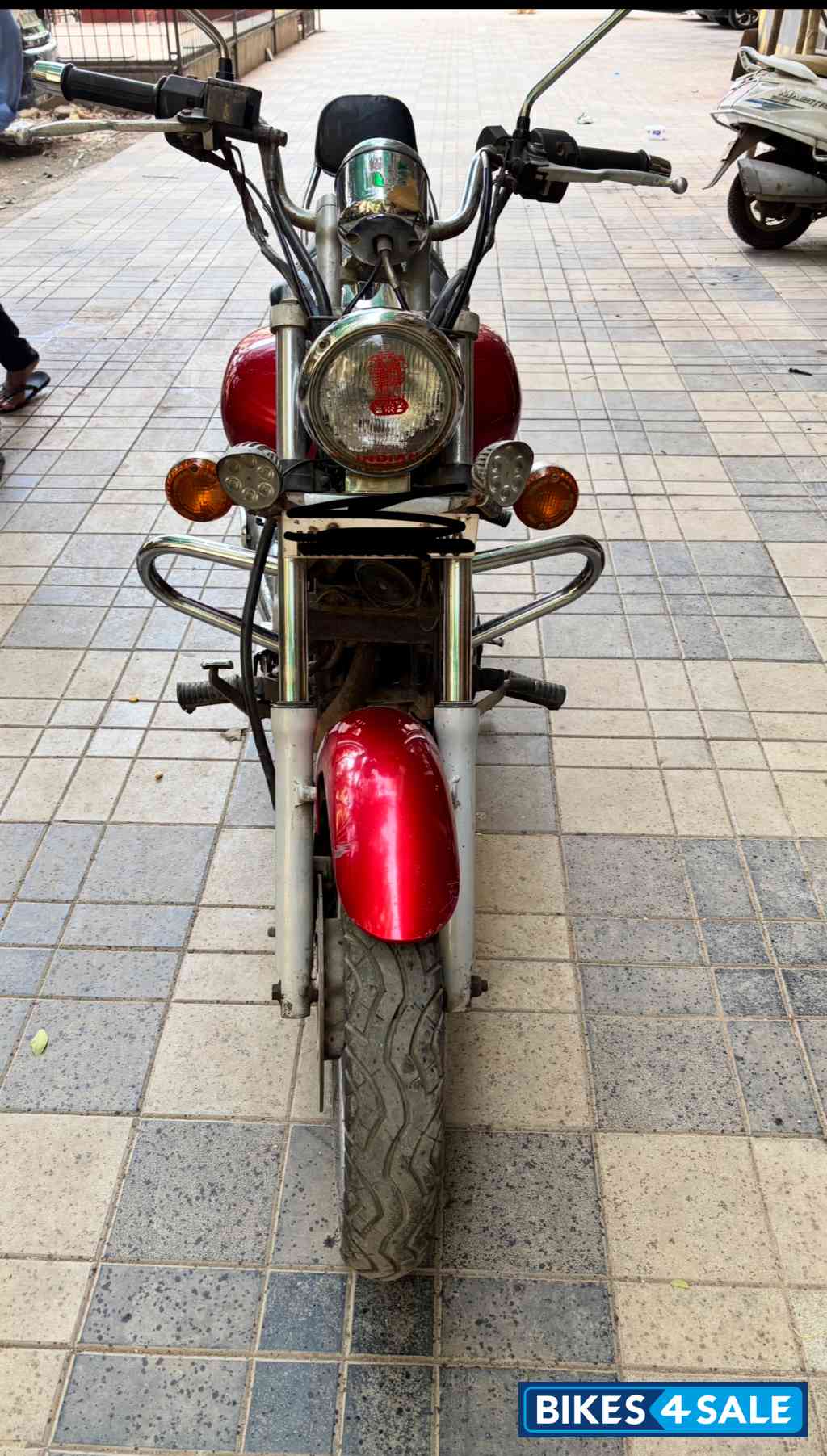 Red Bajaj Avenger Cruise 220
