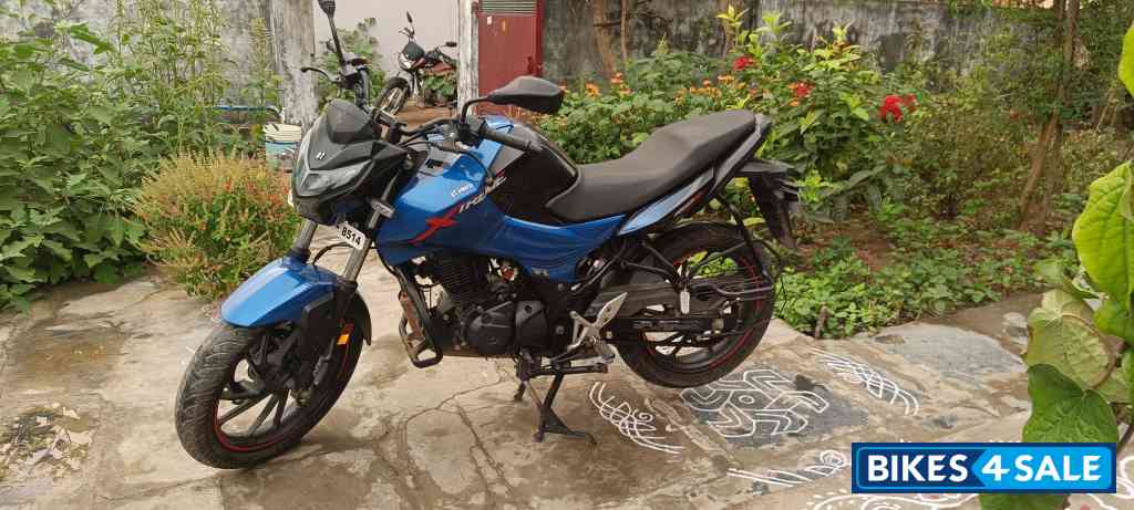 Vibrant Blue Matalic Hero Xtreme 160R