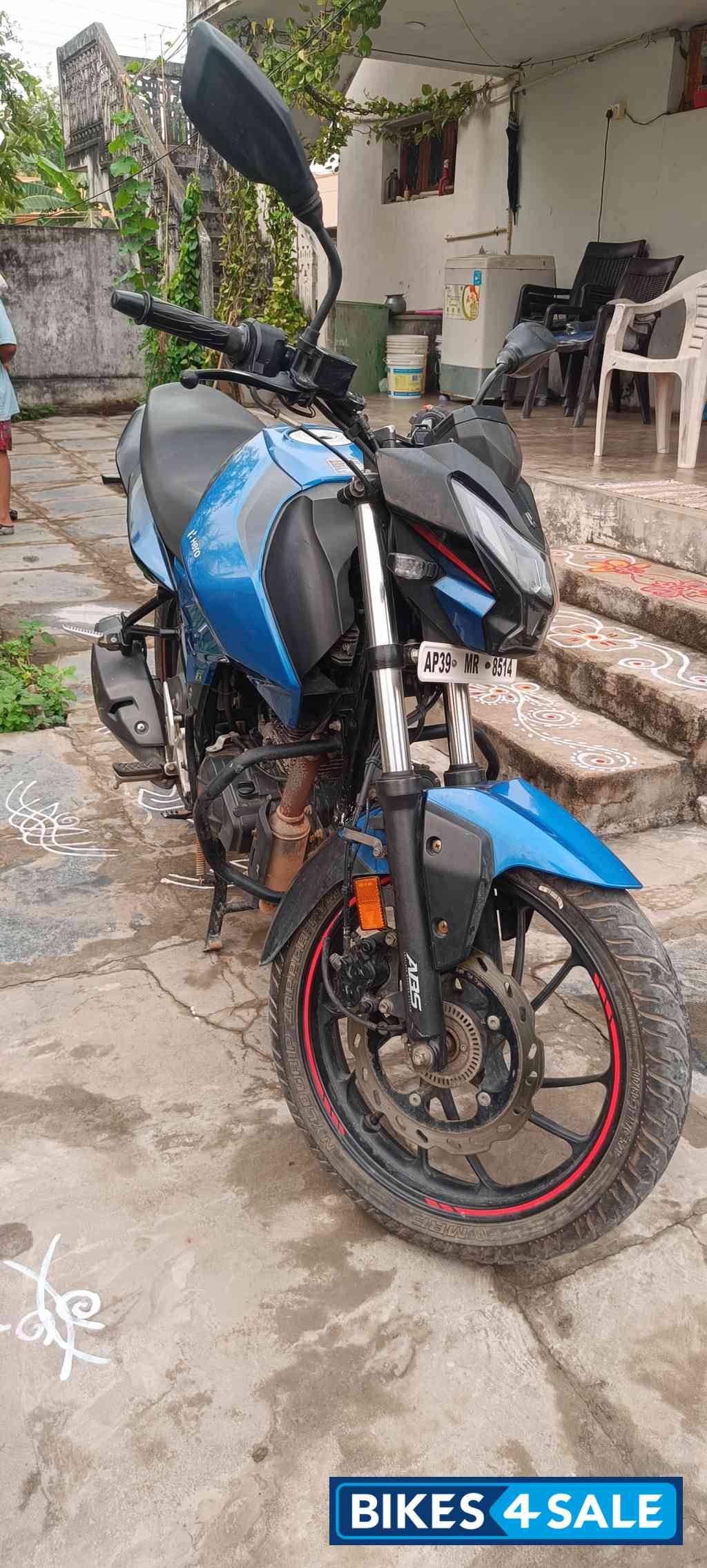 Vibrant Blue Matalic Hero Xtreme 160R