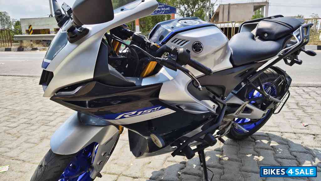 Silver Blue Yamaha R15M