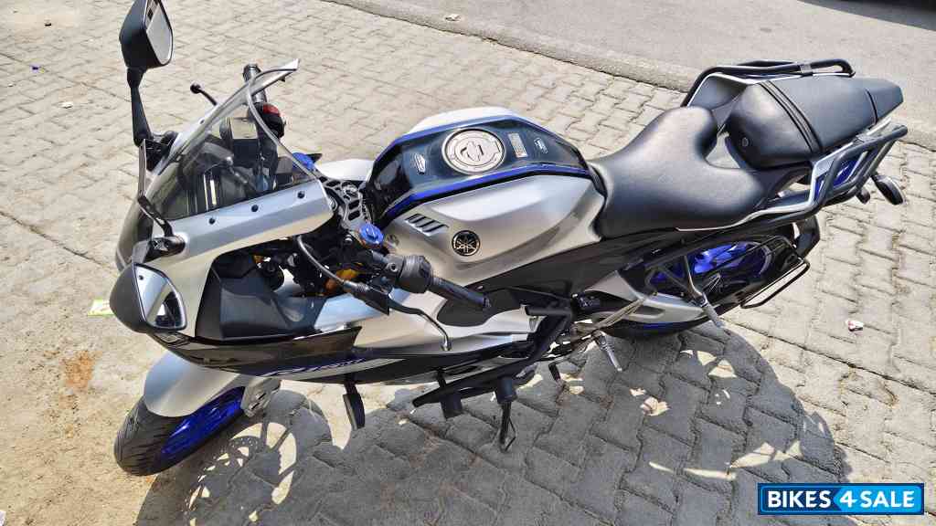 Silver Blue Yamaha R15M