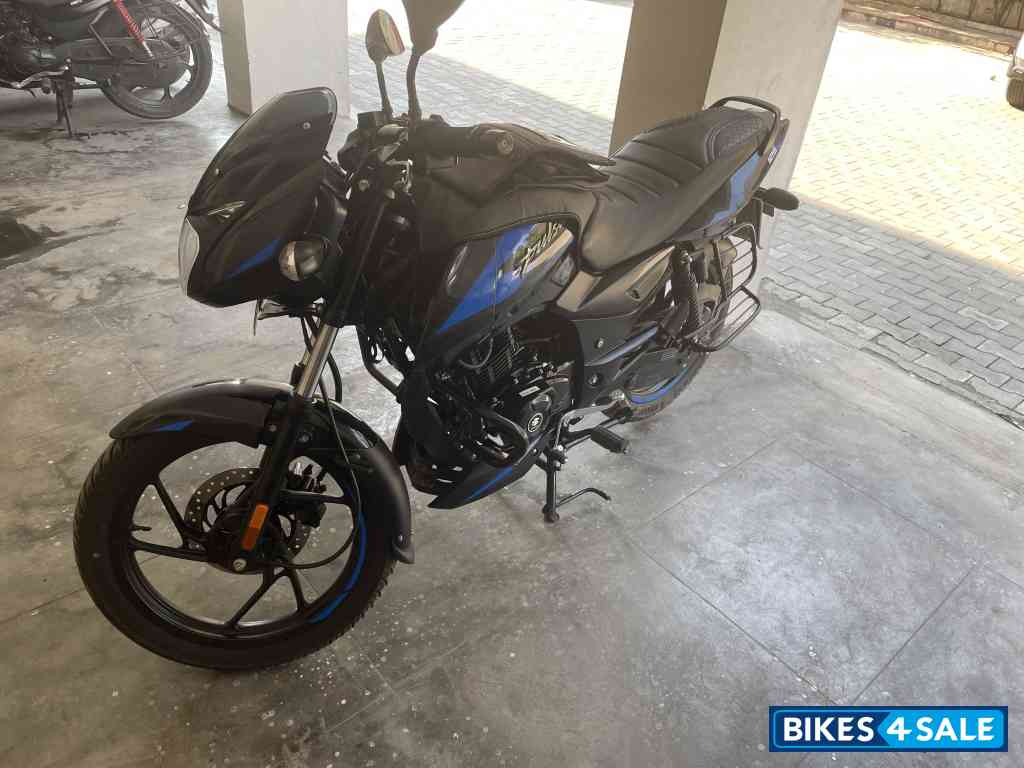Black/blue Bajaj Pulsar 125