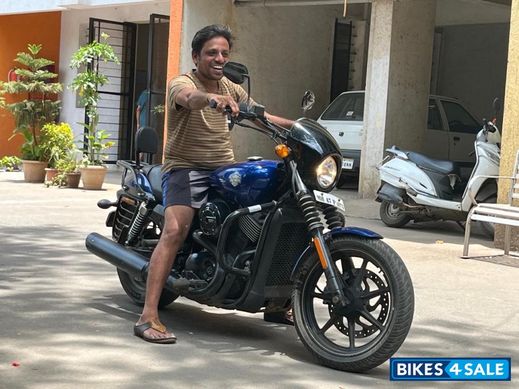 Blue Harley Davidson Street 750