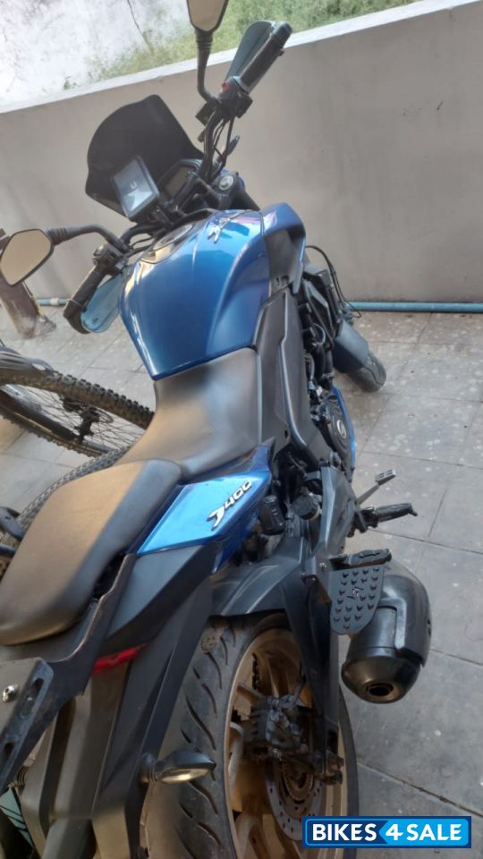 Blue Bajaj Dominar 400