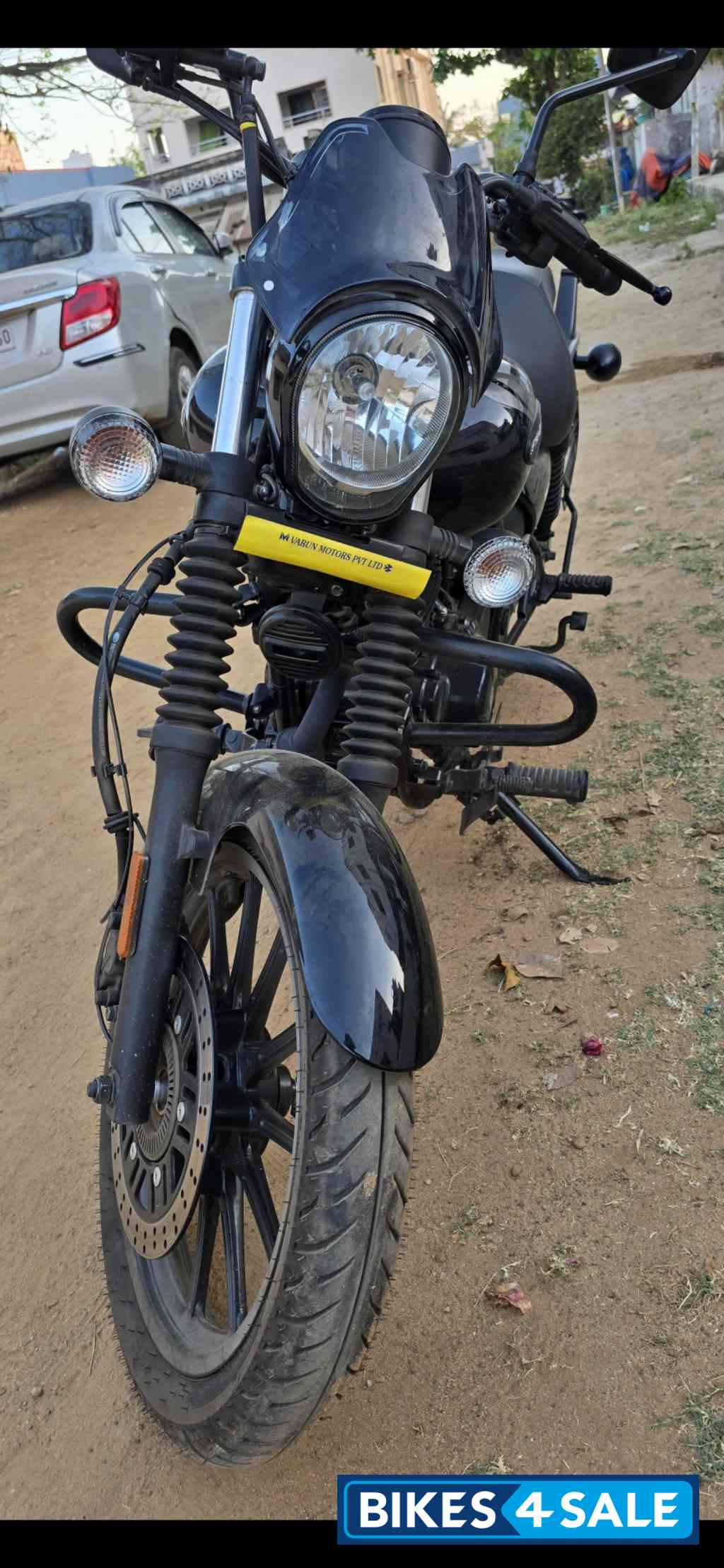 Ebony Black Met Bajaj Avenger Street 160